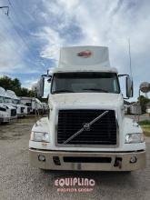 2014 VOLVO VNM DAY CAB
