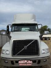 2014 VOLVO VNM DAY CAB