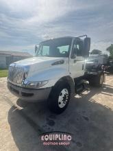 2004 INTERNATIONAL 4300 DAY CAB