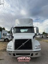 2017 VOLVO VNM DAY CAB