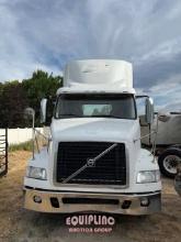 2017 VOLVO VNM DAY CAB