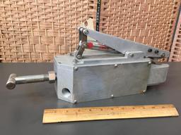 Pneumatic Automatic Bottle Crimper