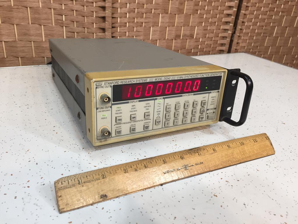 Standford Research Systems DS340 15MHz Synthesized / Digital Function Generator