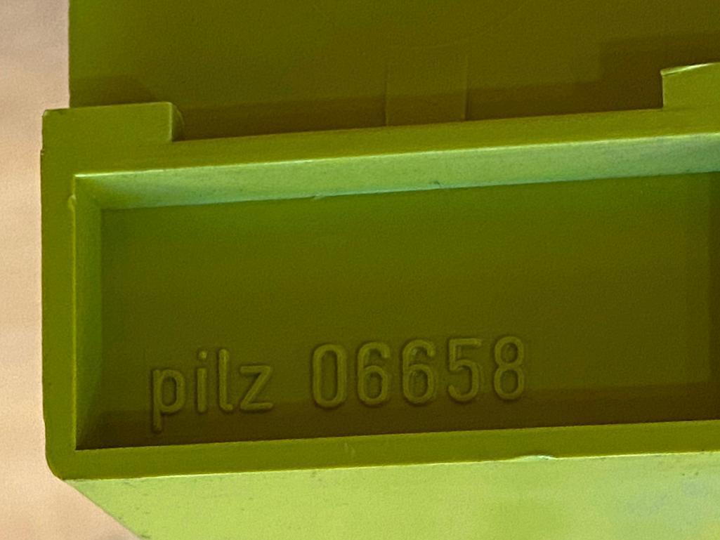 Pilz PNOZ 9 474780 24VDC Safety Relays - 2 pcs