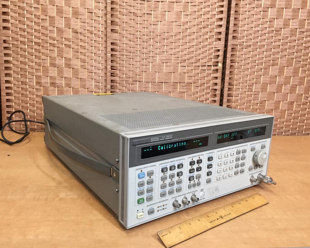 Hewlett Packard 8643A 0.26 - 2060MHz 2GHz Synthesized RF Signal Generator