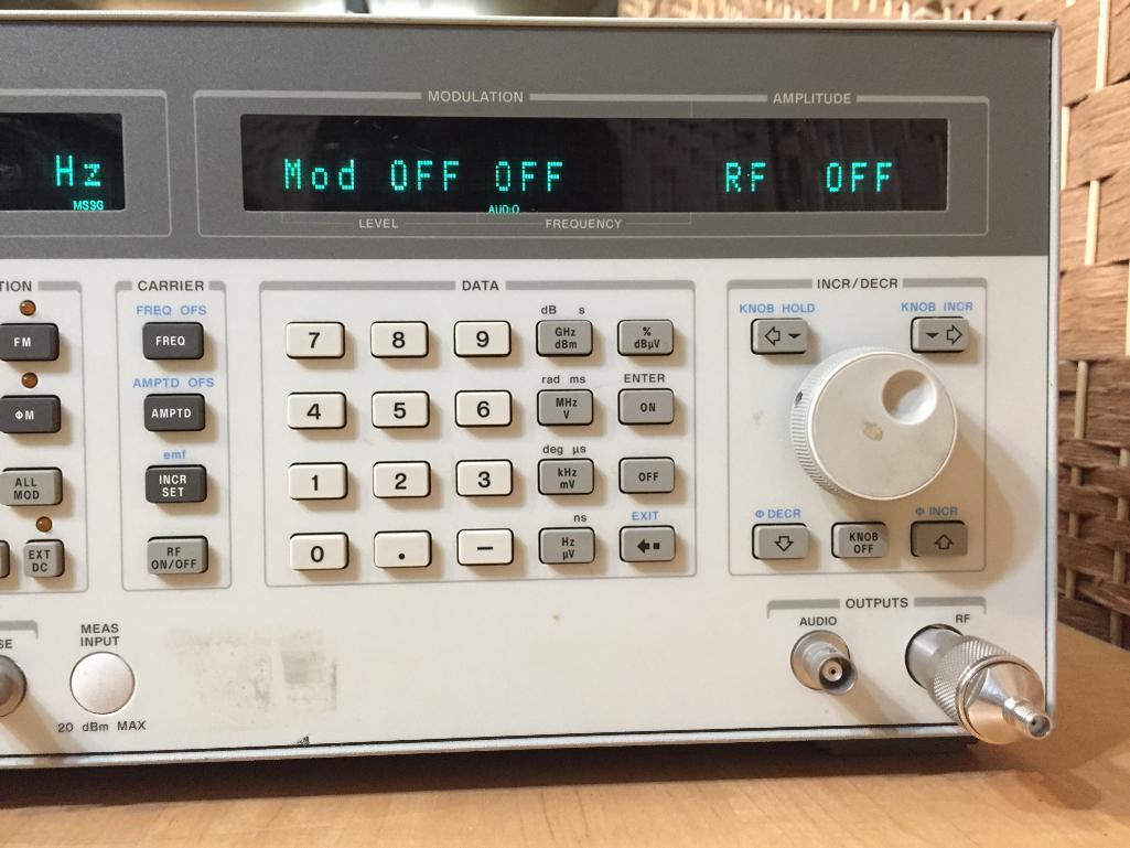 Hewlett Packard 8643A 0.26 - 2060MHz 2GHz Synthesized RF Signal Generator