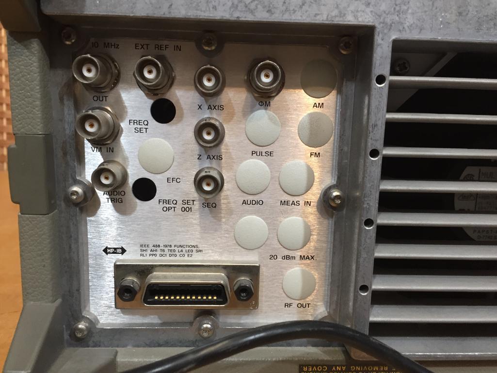 Hewlett Packard 8643A 0.26 - 2060MHz 2GHz Synthesized RF Signal Generator