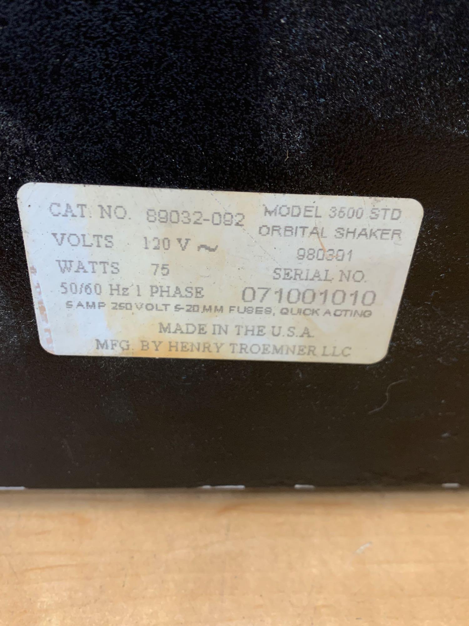VWR Standard Orbital Shaker Model 3500
