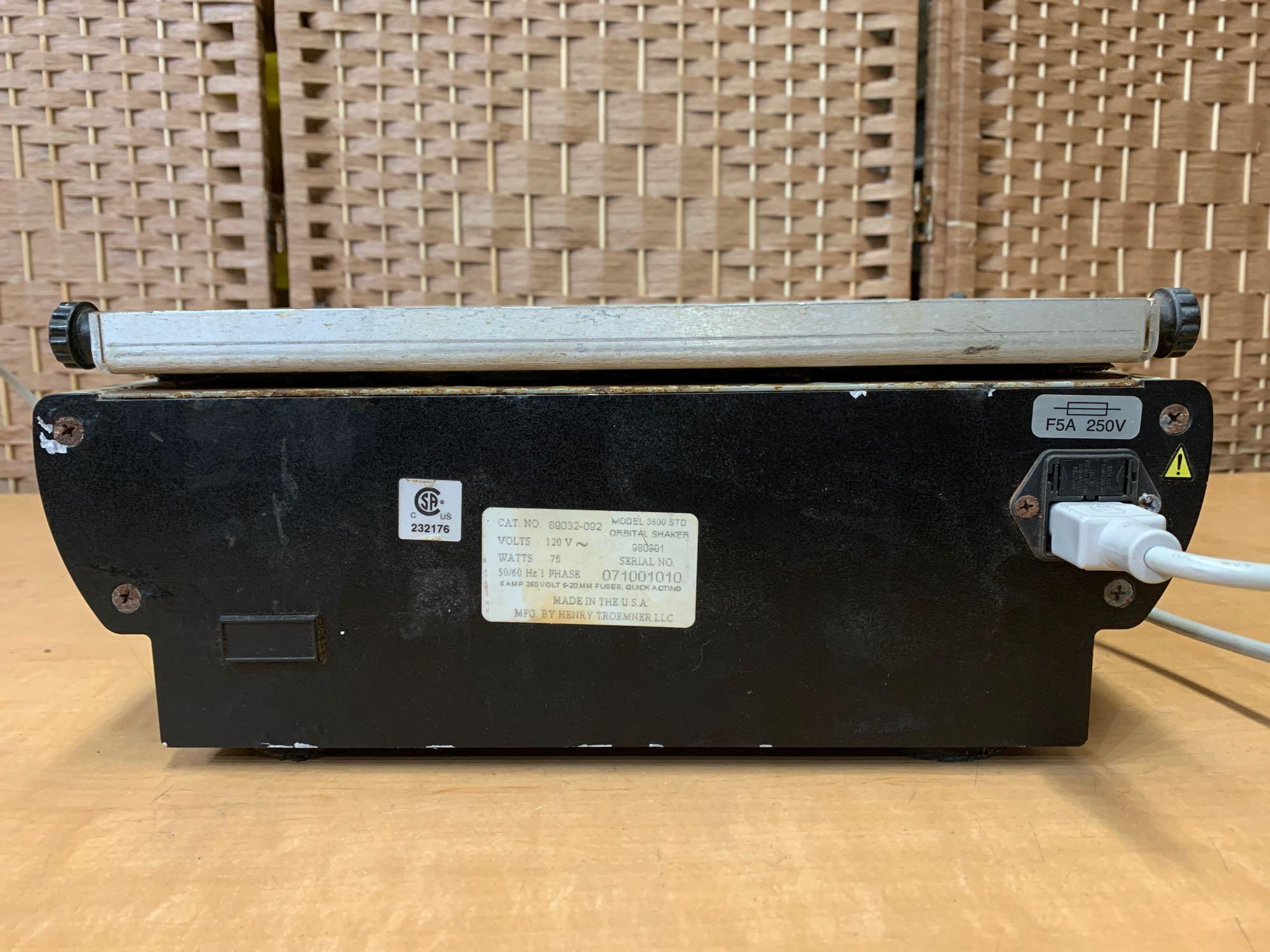 VWR Standard Orbital Shaker Model 3500