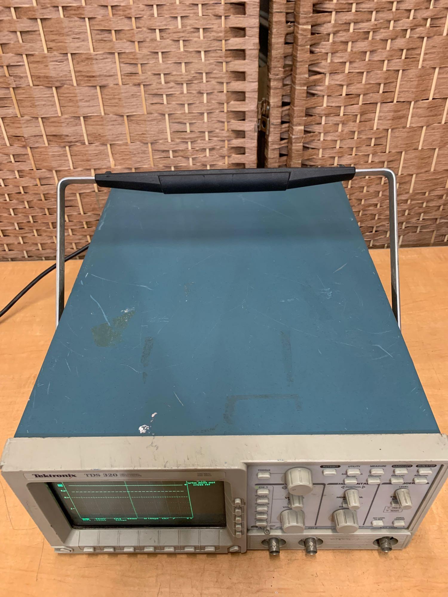 Tektronix TDS-320 100MHz 500MS/s Two Channel Digital Oscilloscope