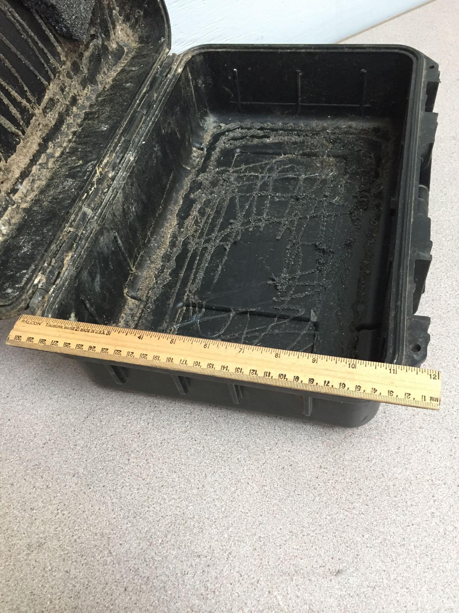 Heavy duty carry cases with handles ONE Lot of 2