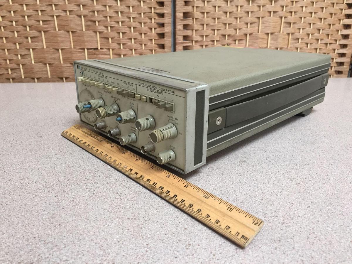 Hewlett Packard HP 3312A / 13MHz Function Generator
