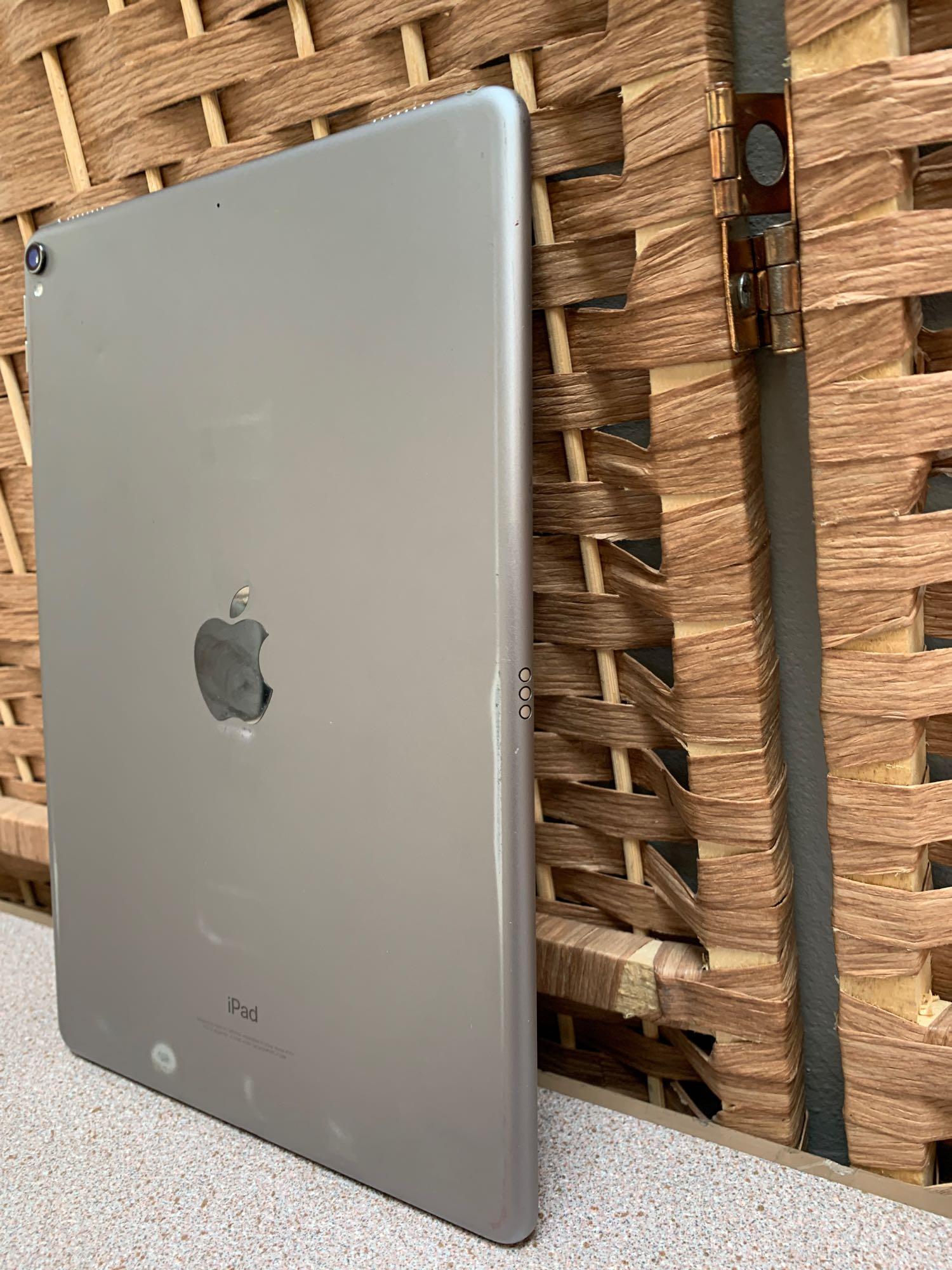 Apple A1701 iPad Pro 10.5in 64GB Wifi Only Tablet