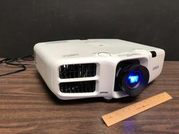 Epson PowerLite Pro G6470WU H701A 3LCD / 4500 Lumens HDMI Full HD Video Projector