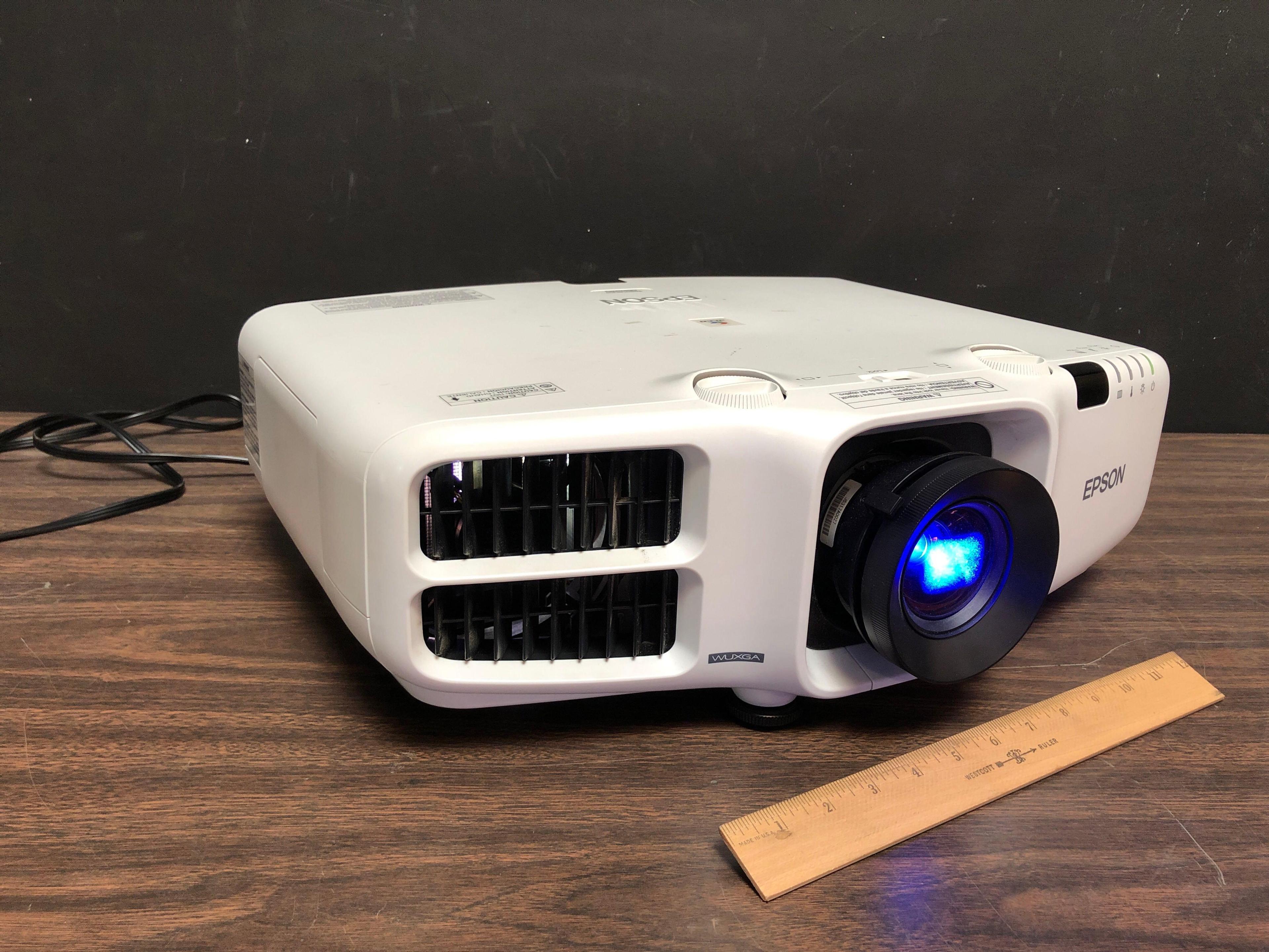 Epson PowerLite Pro G6470WU H701A 3LCD / 4500 Lumens HDMI Full HD Video Projector