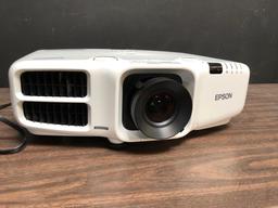 Epson PowerLite Pro G6470WU H701A 3LCD / 4500 Lumens HDMI Full HD Video Projector
