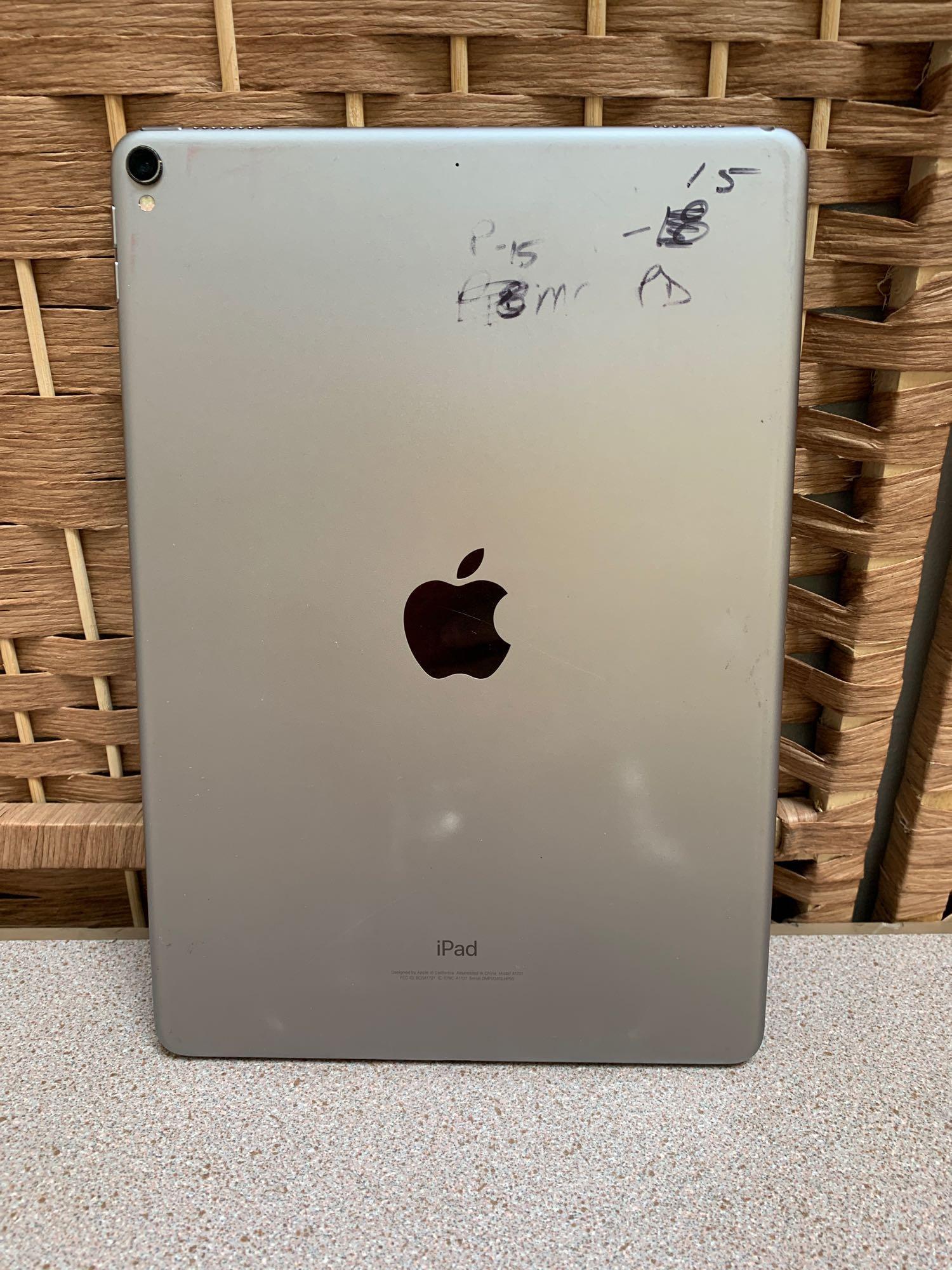 Apple A1701 iPad Pro 10.5in 256GB Wifi Only Tablet