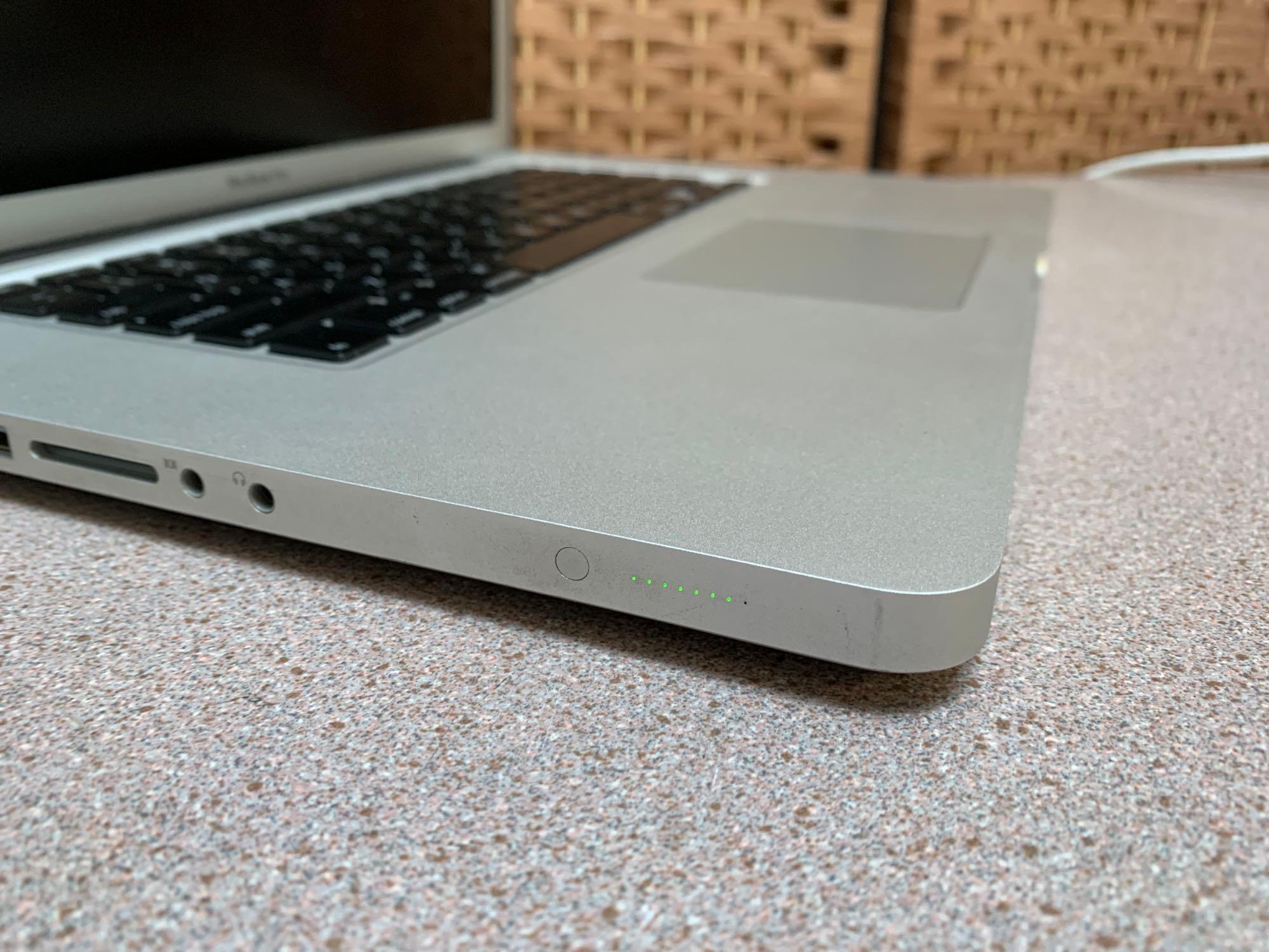 Apple MacbookPro 15.4in LCD Laptop Intel Core 2 Duo 2.66GHz 4GB 256GB SSD Wifi / BT El Capitan