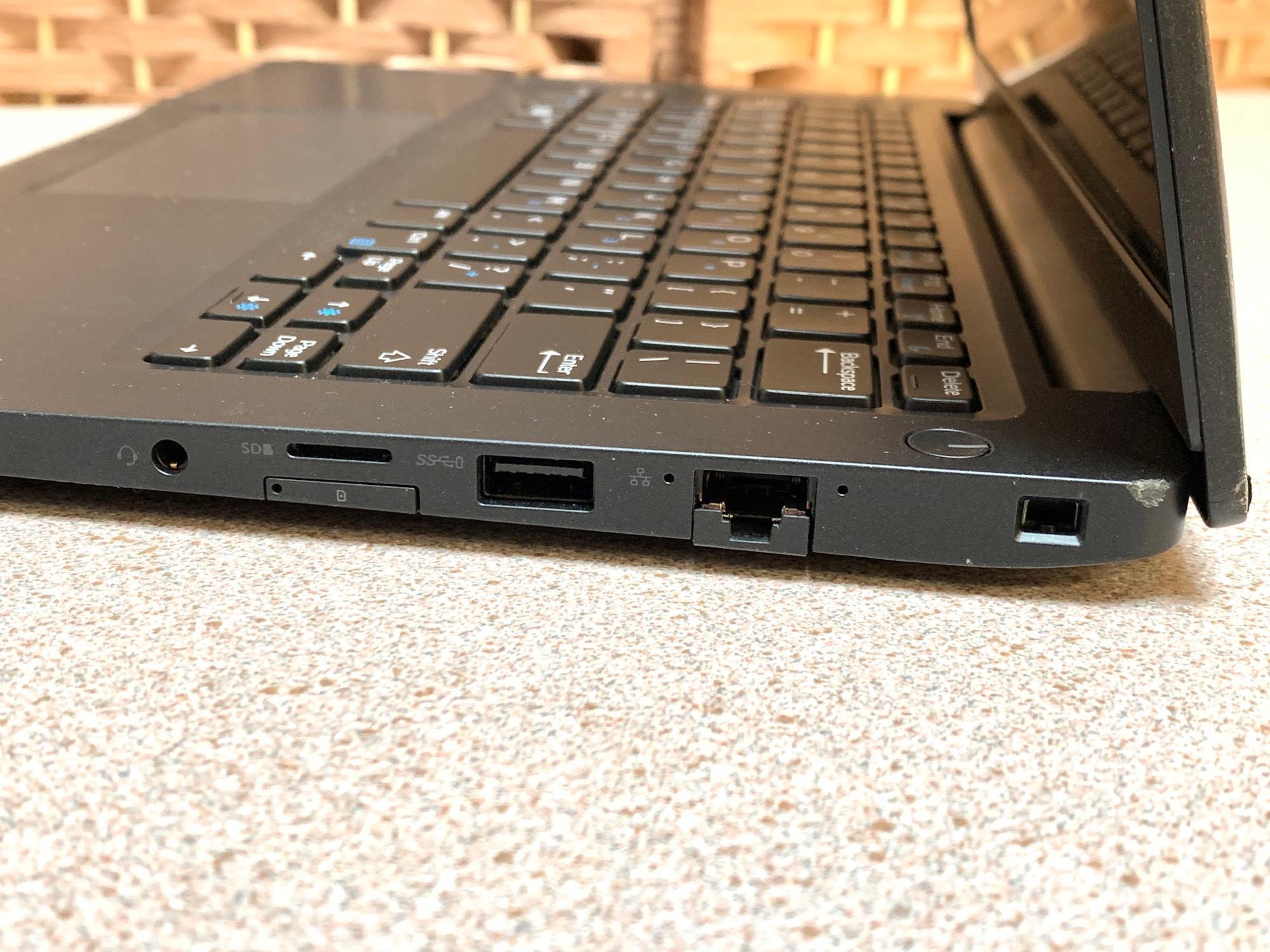 Dell Latitude 7390 13.3in LCD Laptop Intel i7-8650U 1.9GHz 8GB 256GB SSD Wifi / BT Win 10 Pro