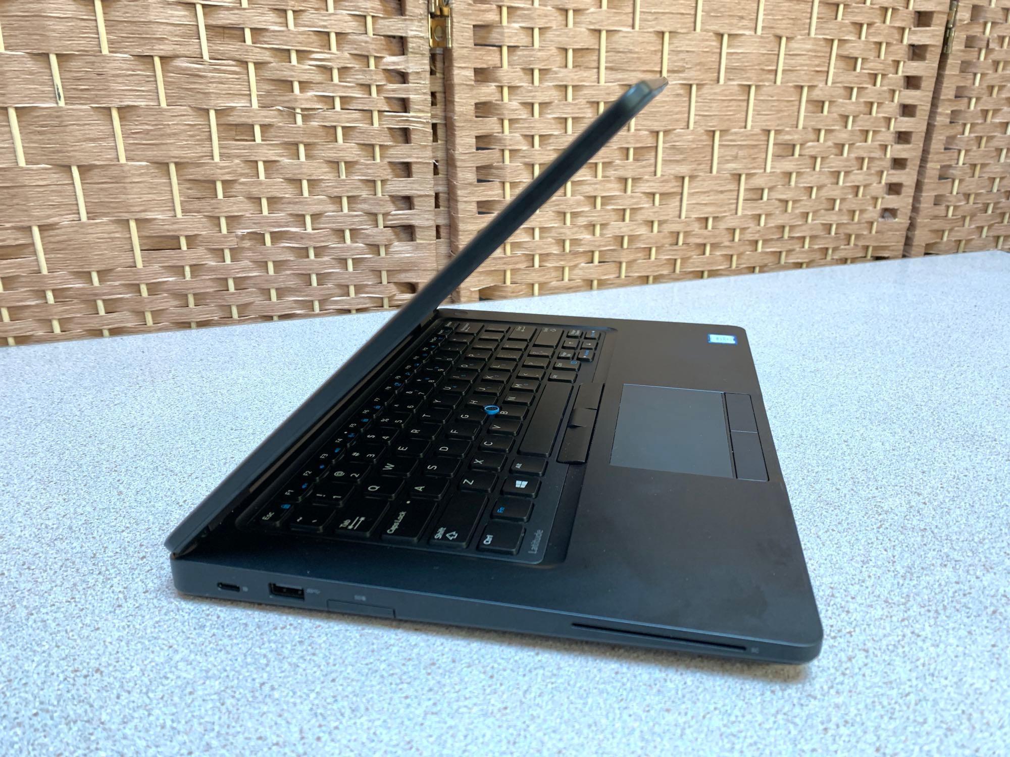 Dell Latitude 5480 14in LCD Laptop Intel i5-7440HQ 2.8GHz 8GB NO HD Wifi/BT