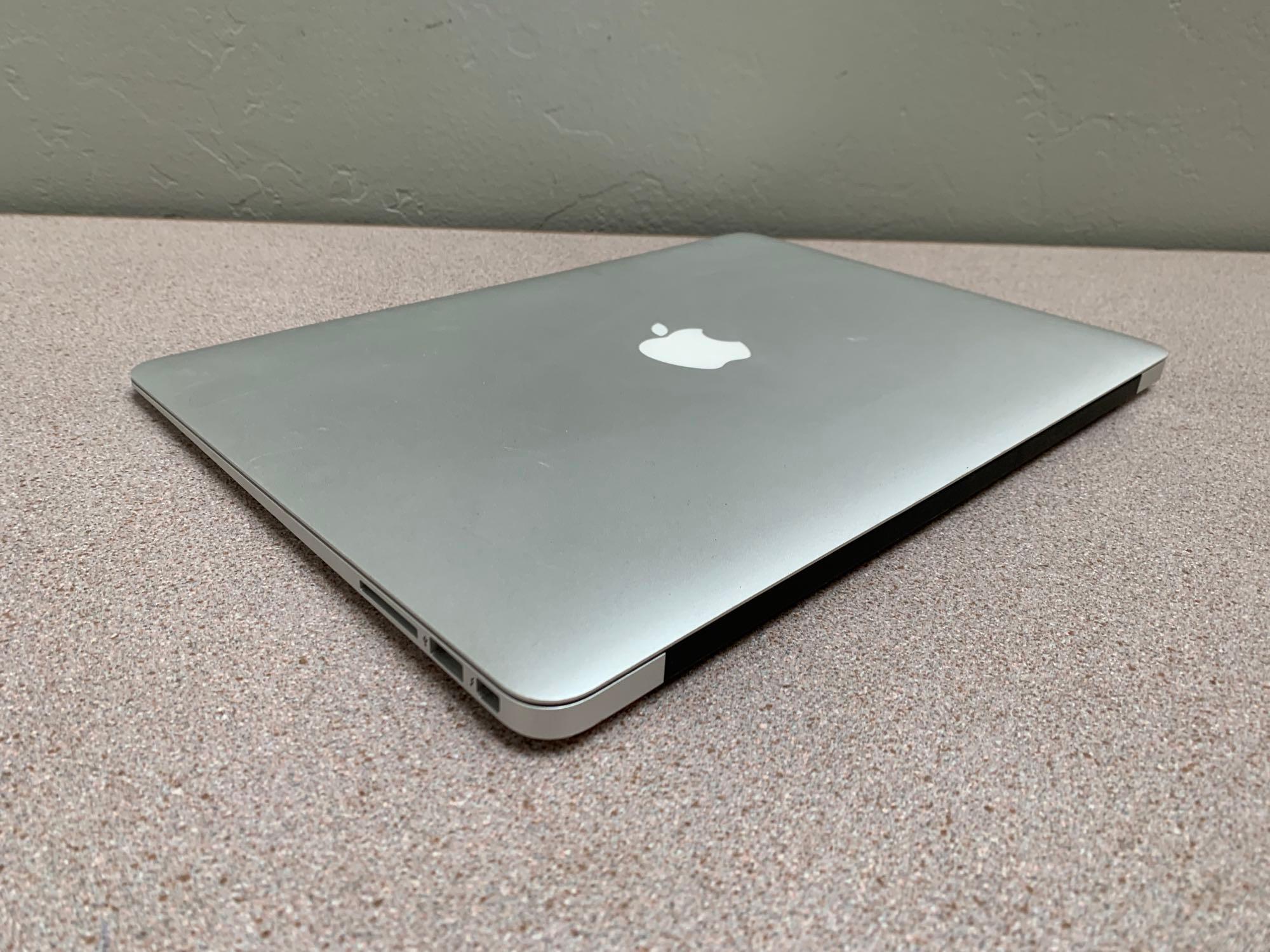 Apple MacBookAir7,2 A1466 13.3"LCD 1.8GHz Dual Core Intel i5 8GB 251GB Flash Mac OS Monterey
