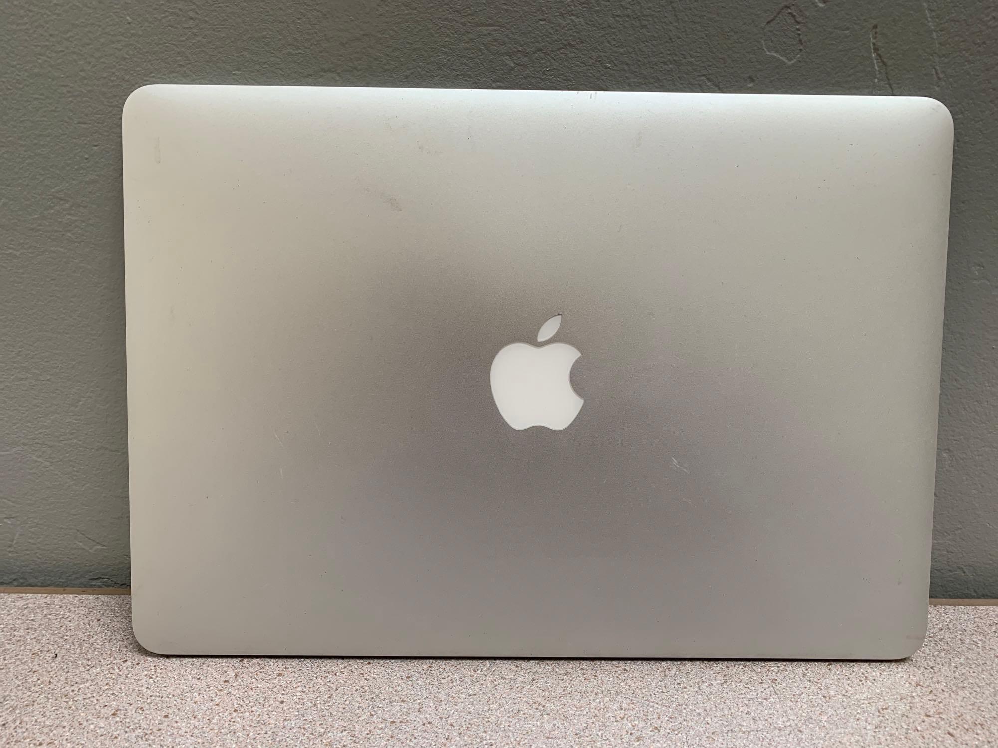 Apple MacBookAir7,2 A1466 13.3"LCD 1.8GHz Dual Core Intel i5 8GB 251GB Flash Mac OS Monterey