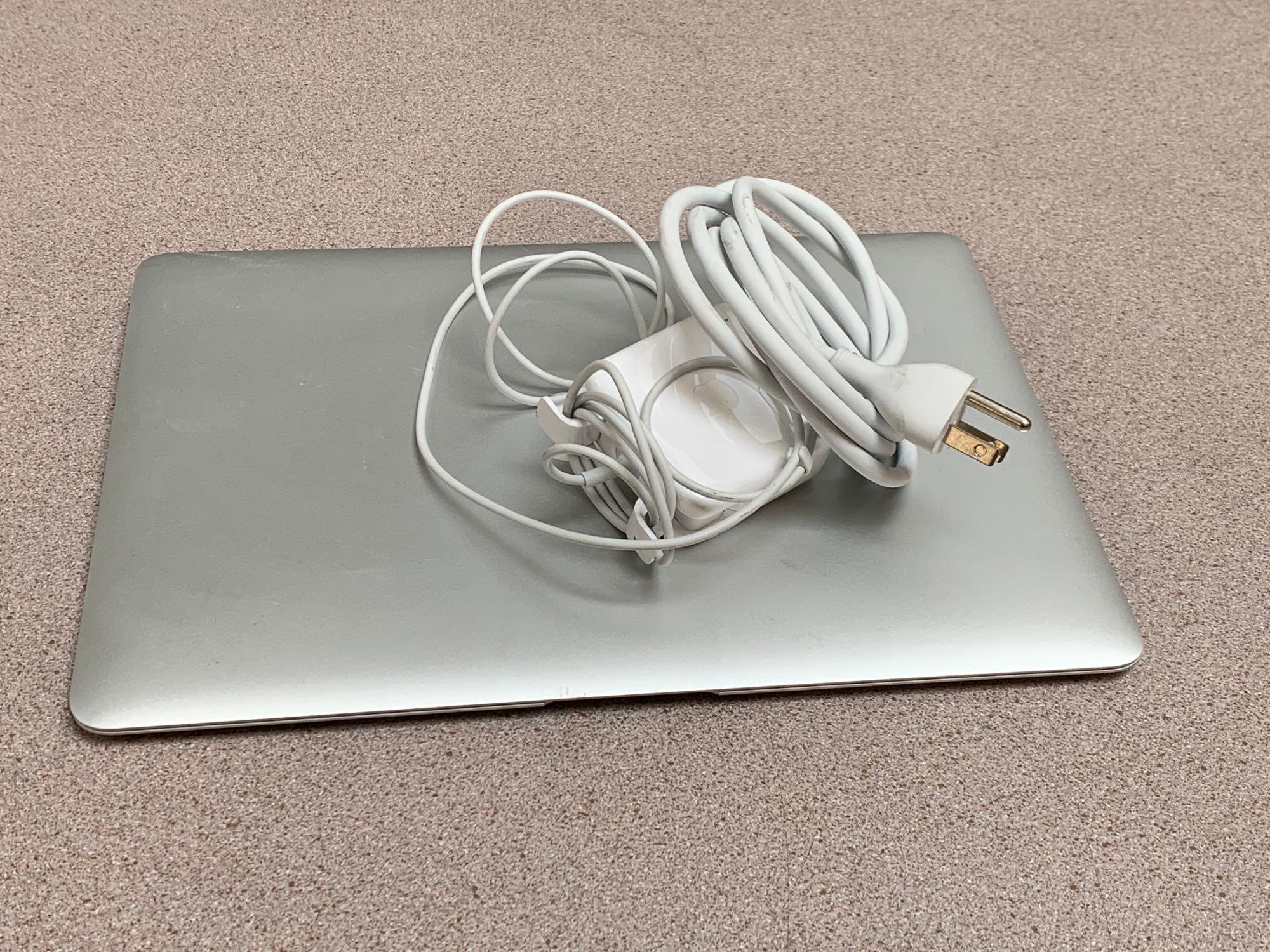 Apple MacBookAir7,2 A1466 13.3"LCD 1.8GHz Dual Core Intel i5 8GB 251GB Flash Mac OS Monterey