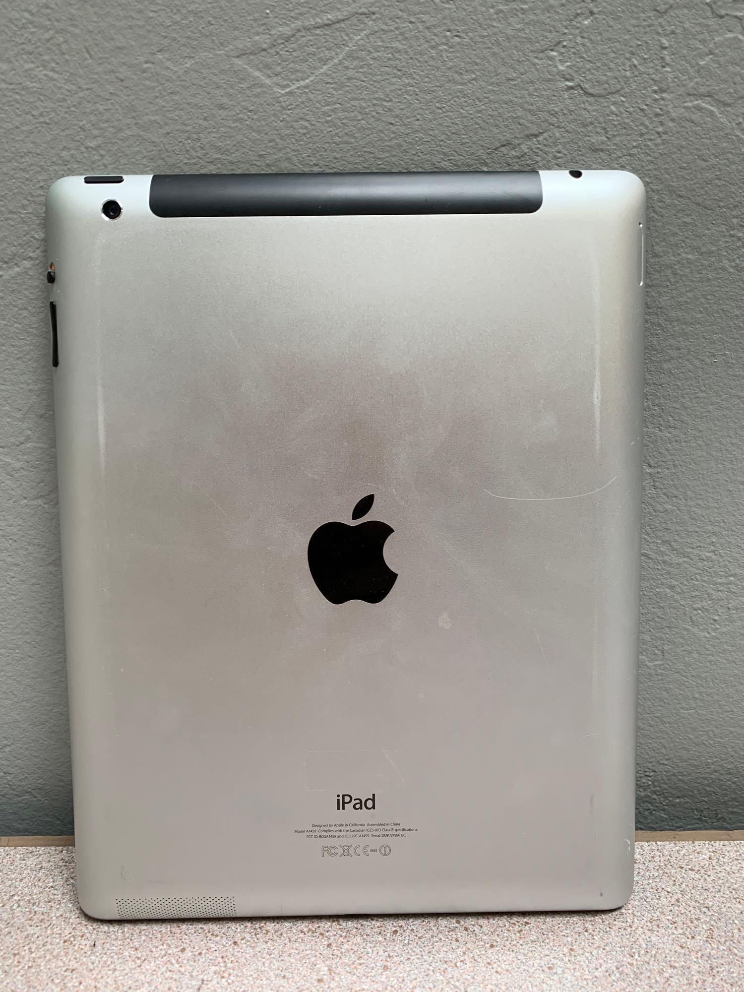Apple iPad 4th Gen Tablet 9.7" 64GB Wifi + AT&T Cellular