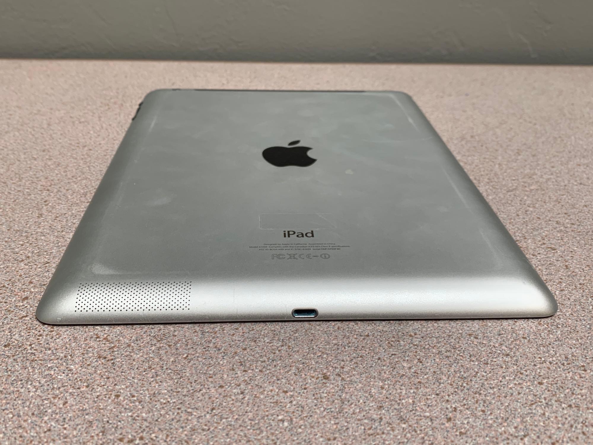 Apple iPad 4th Gen Tablet 9.7" 64GB Wifi + AT&T Cellular