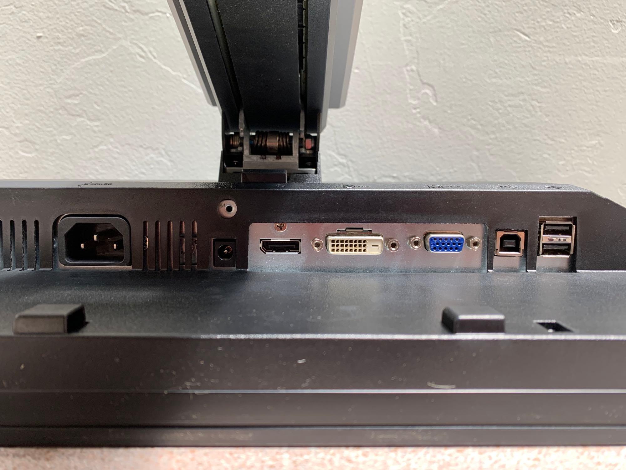Dell 22" LCD Computer Monitor P2210t