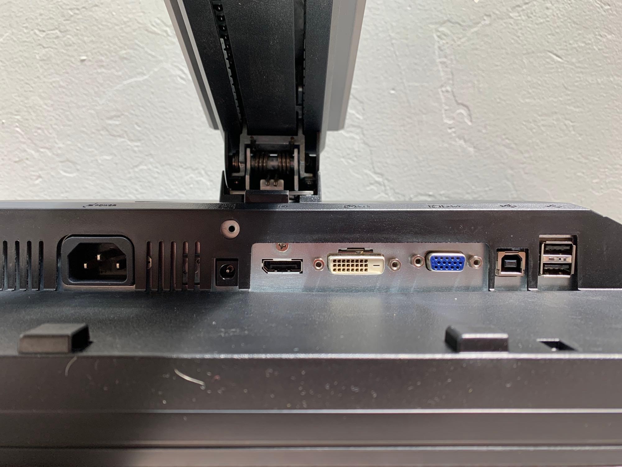 Dell 22" LCD Computer Monitor P2210t