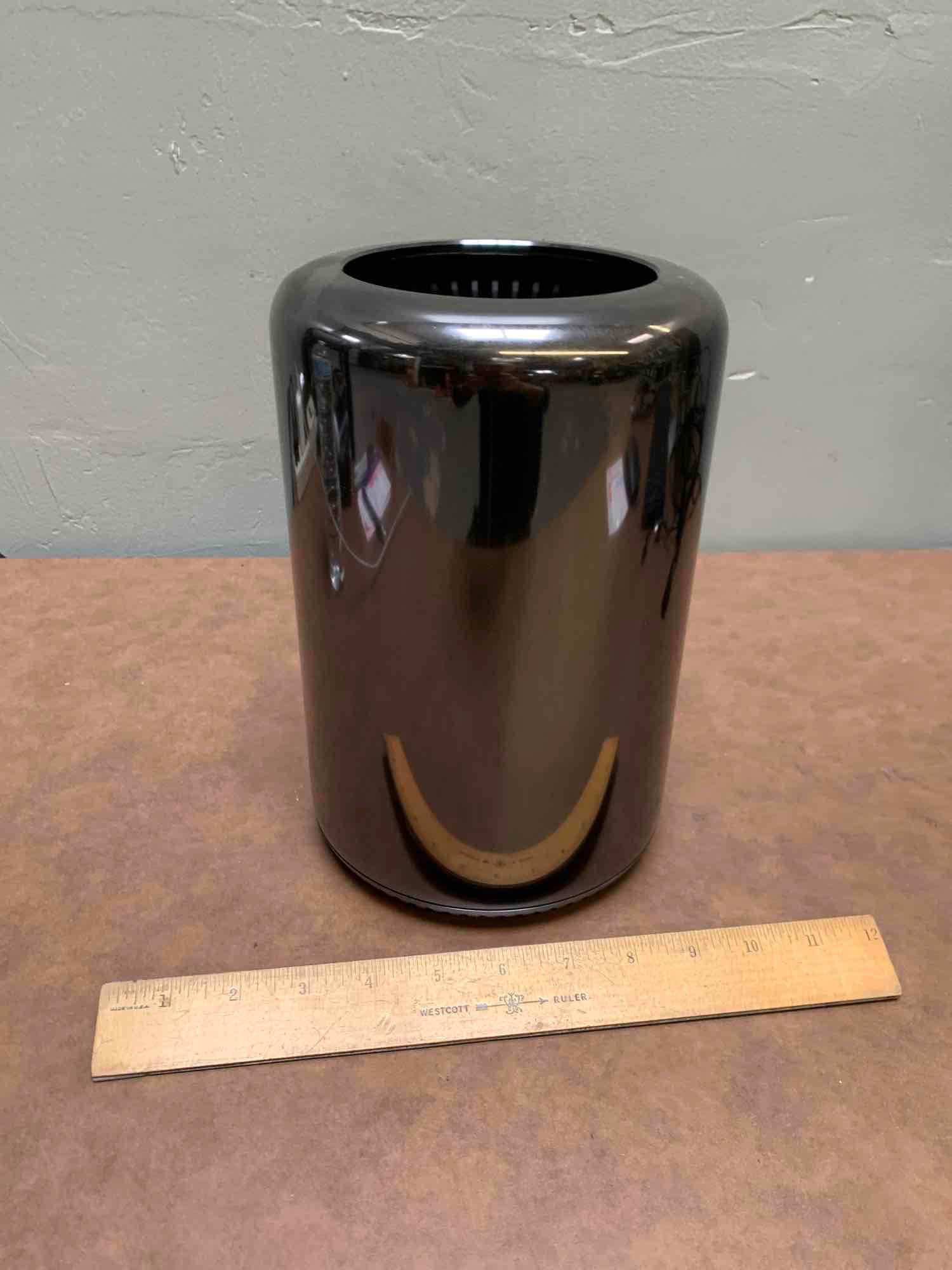 Apple MacPro6,1 Intel Xeon 32GB 1TB NO OS / FIRMWARE LOCK - 2013