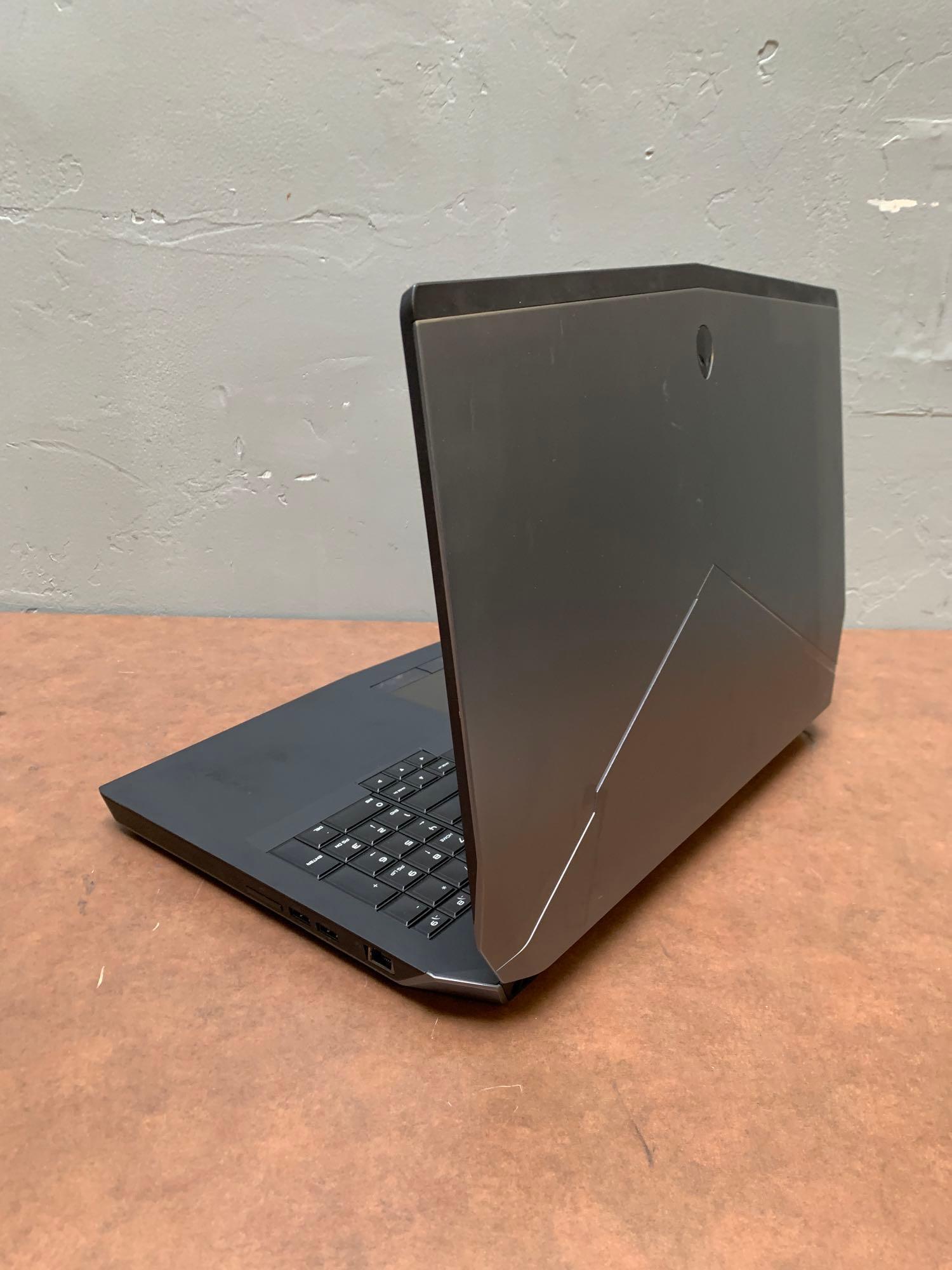 Dell Alienware 17 R2 Intel i7-4710 2.5GHz 16GB 1TB HD & 128GB SSD Wifi Bt HDMI nVidia 4GB Win 10