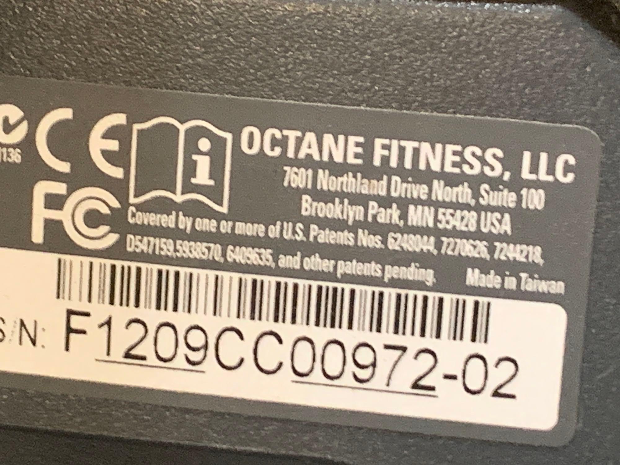 Octane Fitness Q47ci Adjustable Stride Elliptical Exercise Machine