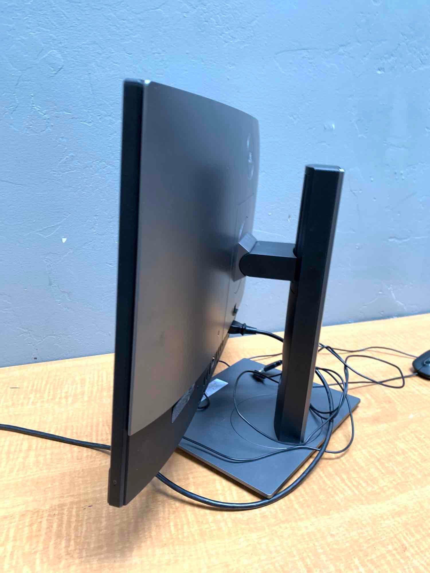 Dell Optiplex 7470 23.8" LCD AIO Intel i7-9700 3.0GHz 8GB DDR4 256GB SSD Wifi Bt HDMI Win 11 Pro