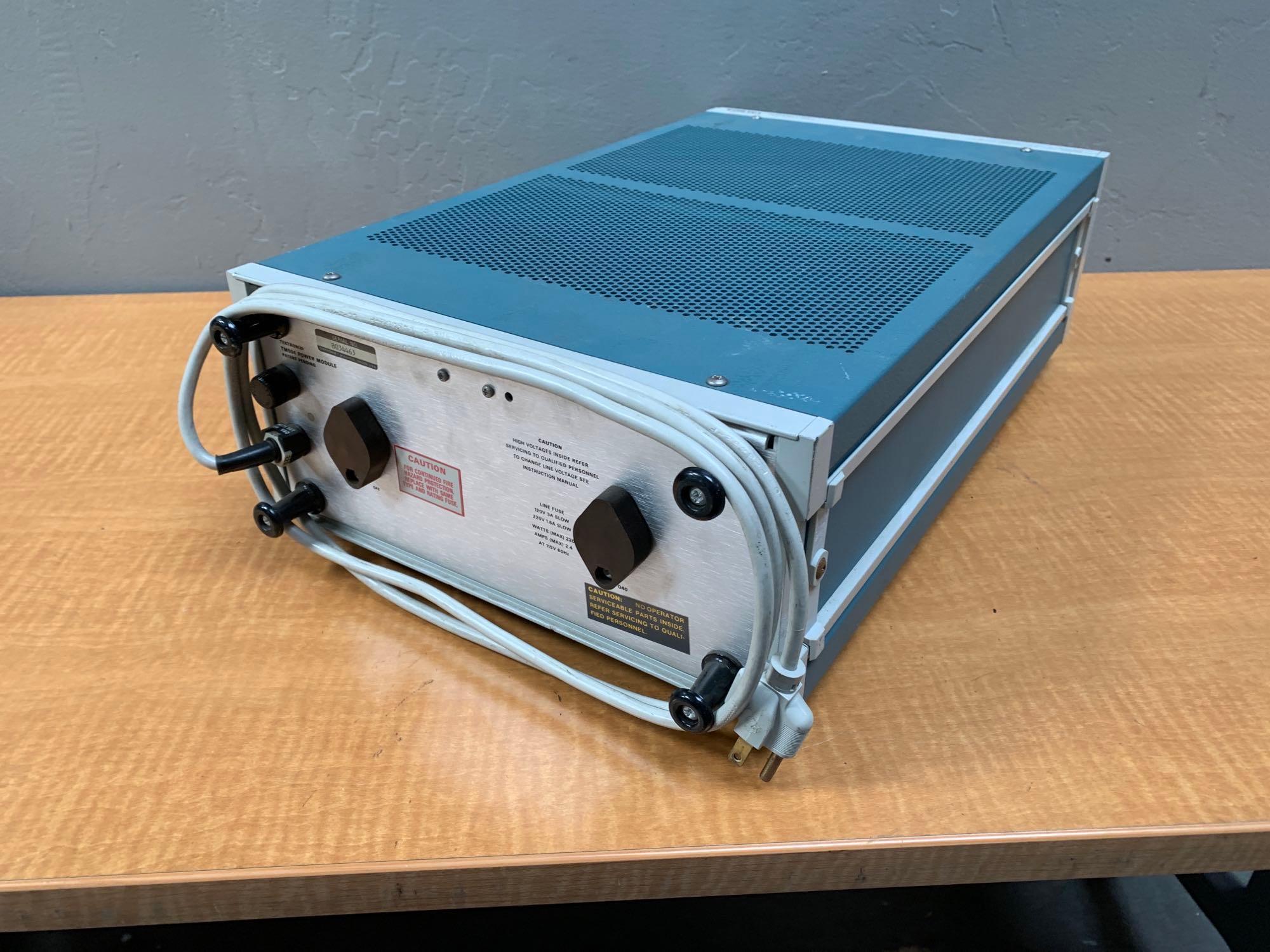 Tektronix TM-504 Chassy with 4 AM-501 Operational Amplifiers