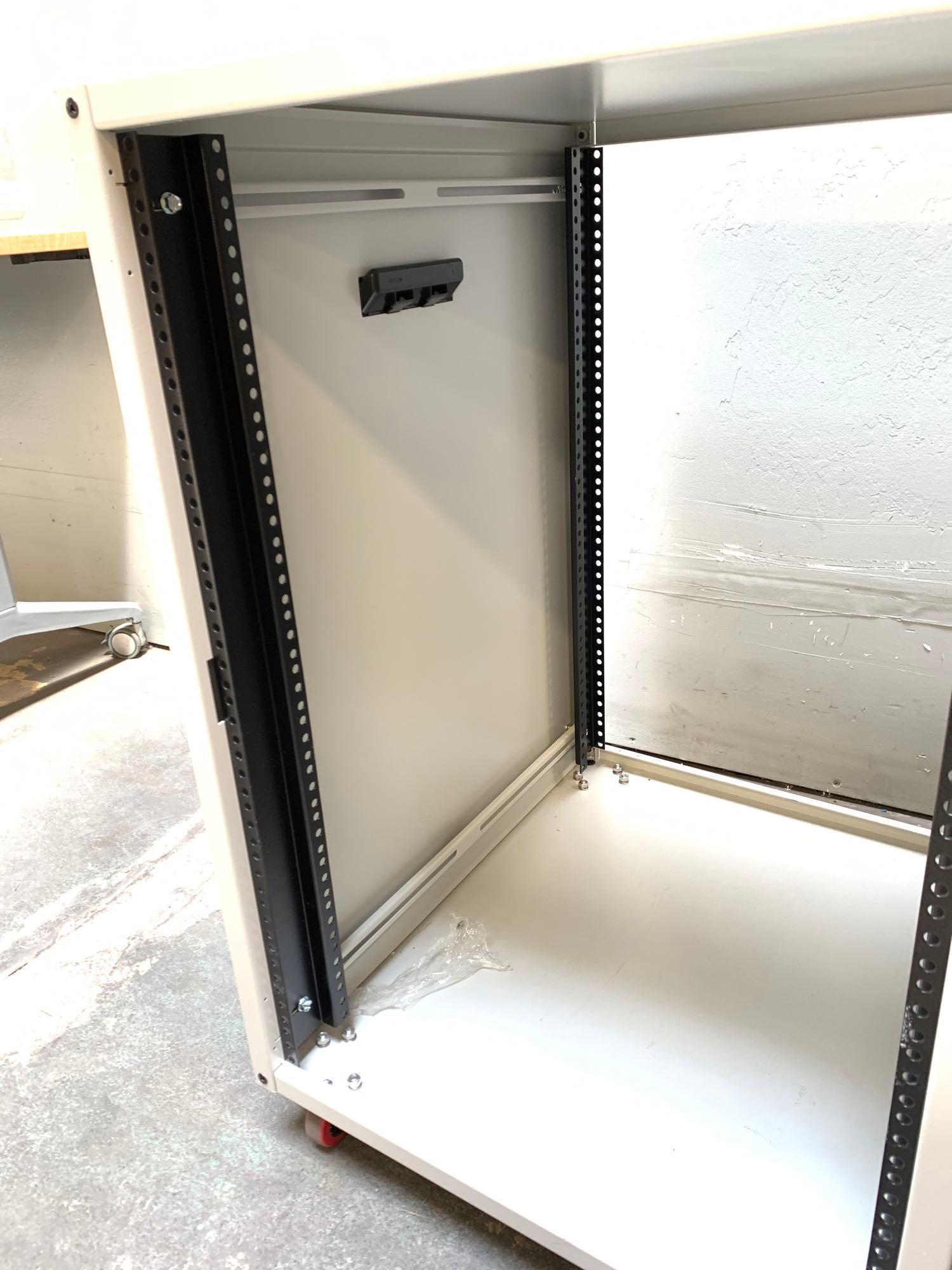 19" Wide Rolling Instrument Mini Rack 28" x 21" x 32.5"