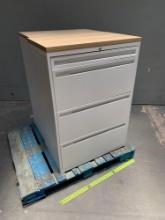 KI 700 Series Filing Cabinet / White 30" x 18" 43"