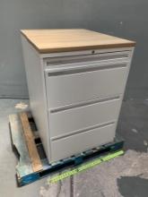 KI 700 Series Filing Cabinet / White 30" x 18" 43"