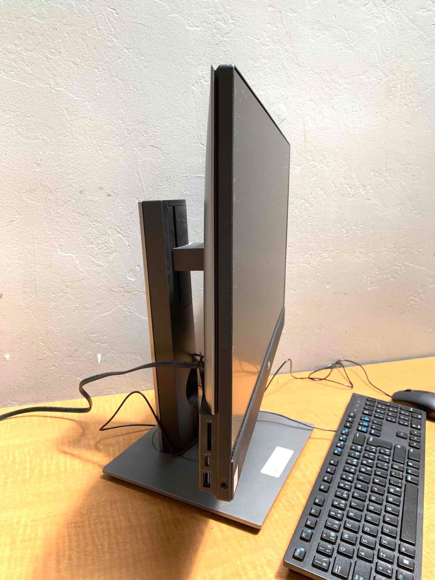 Dell Optiplex 7470 23.8" LCD AIO Intel i7-9700 3.0GHz 8GB DDR4 256GB SSD Wifi Bt HDMI Win 11