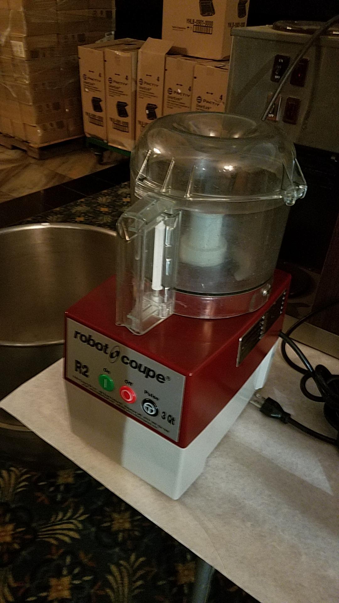 Robot Coupe R2 3 Quart with 1 Attachment Model#R2NCLR Food processor