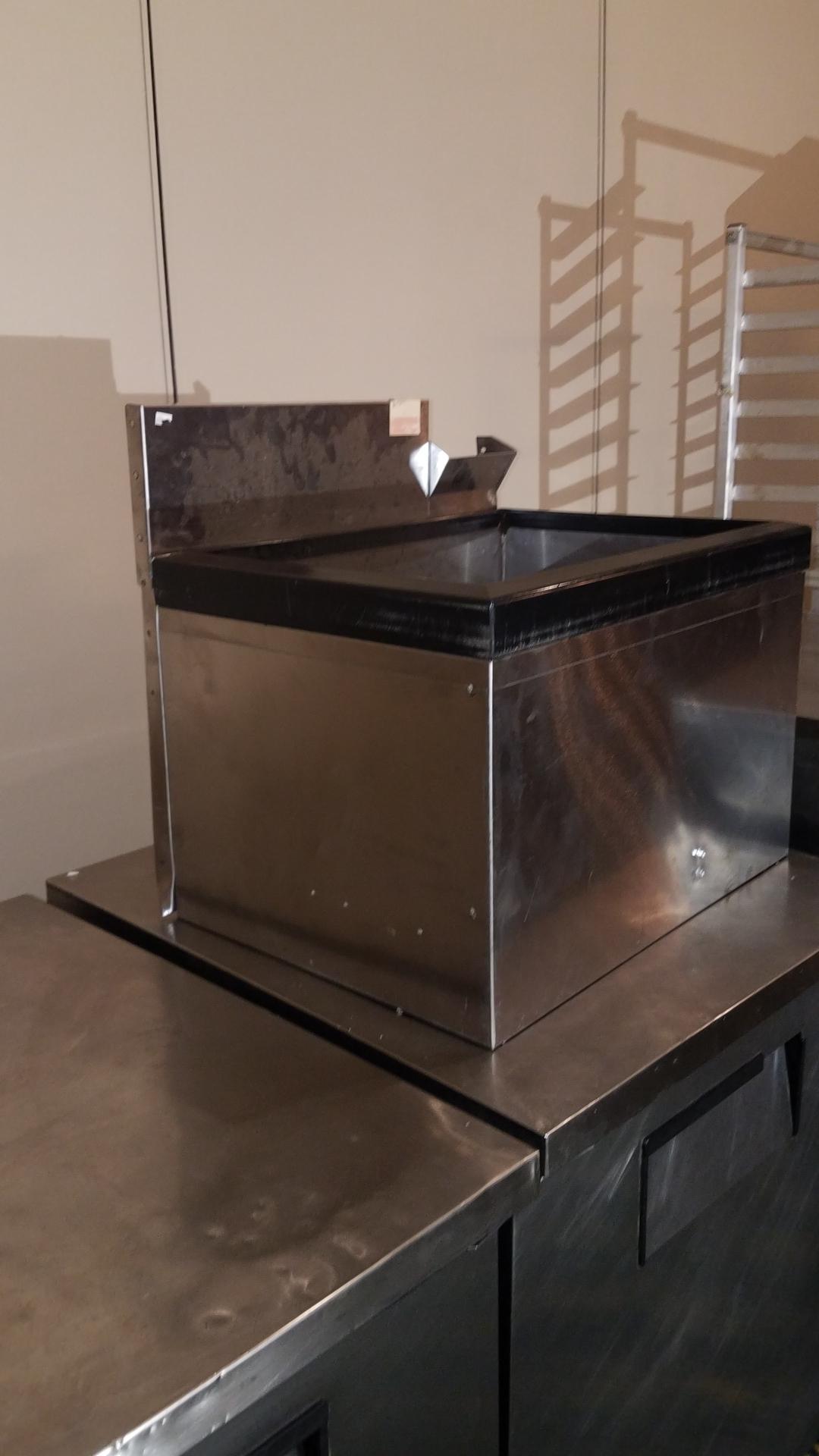 Stainless steel (new)  Ice Bin with cold plate 24x 18 1/2 ( no Legs)