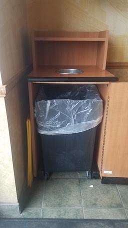 Trash receptacle