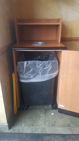 Trash receptacle