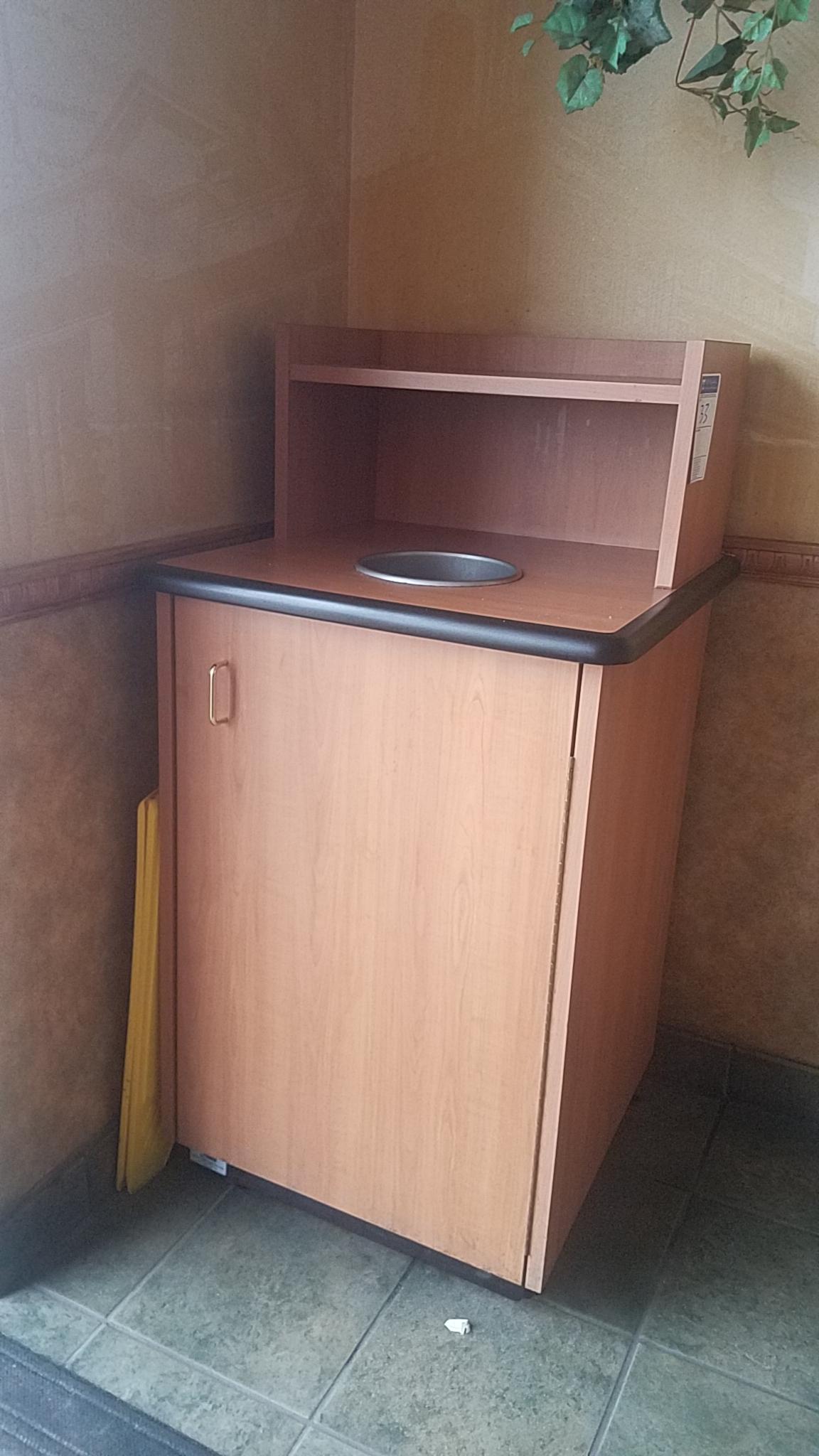 Trash receptacle