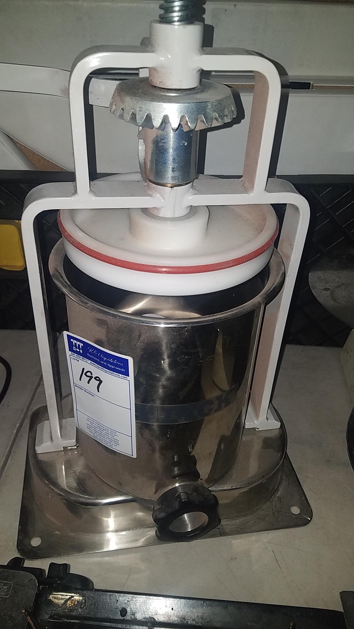 Sausage stuffer
