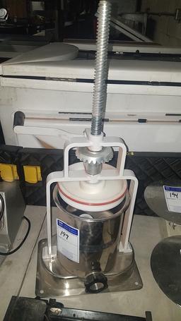Sausage stuffer