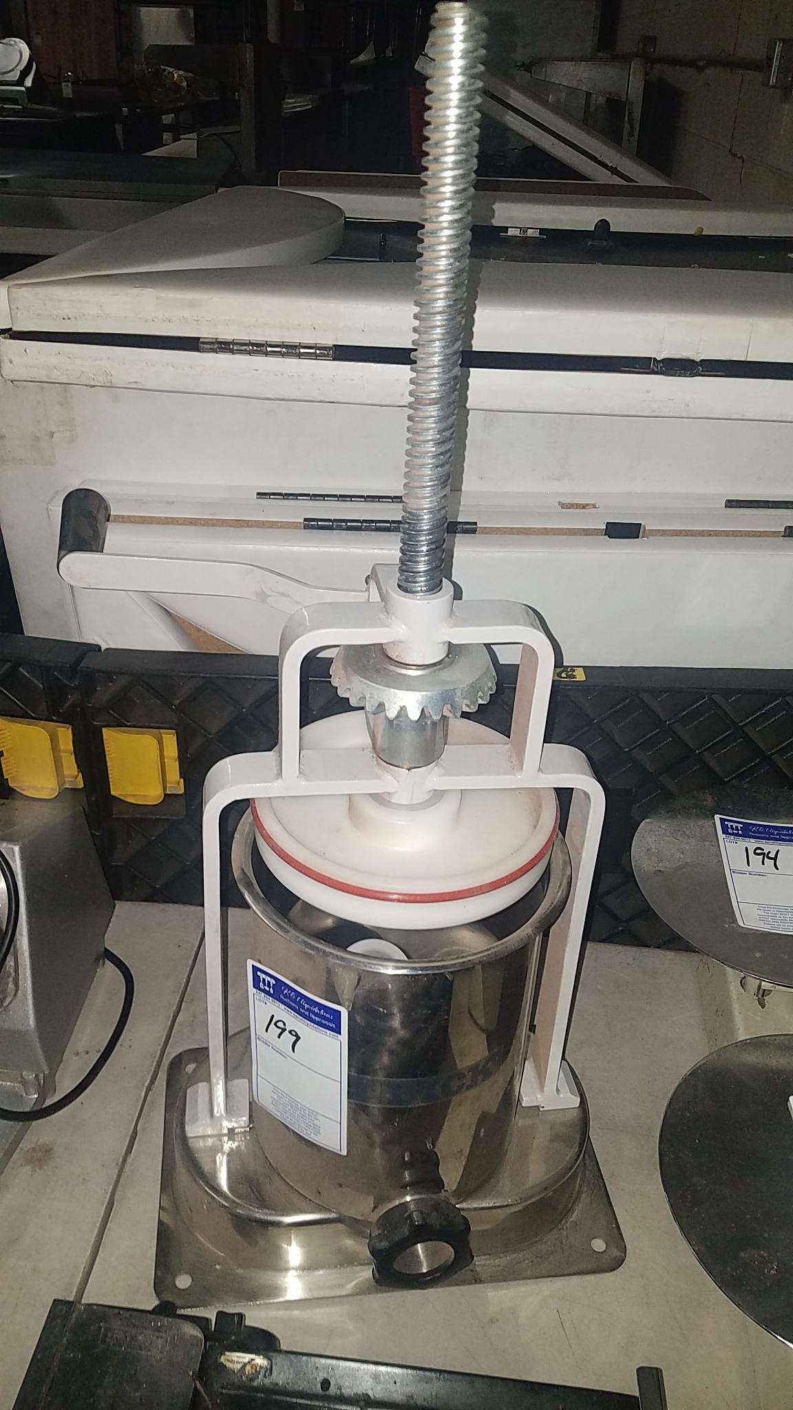 Sausage stuffer