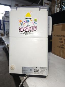 Little Snowie table top Snow cone maker