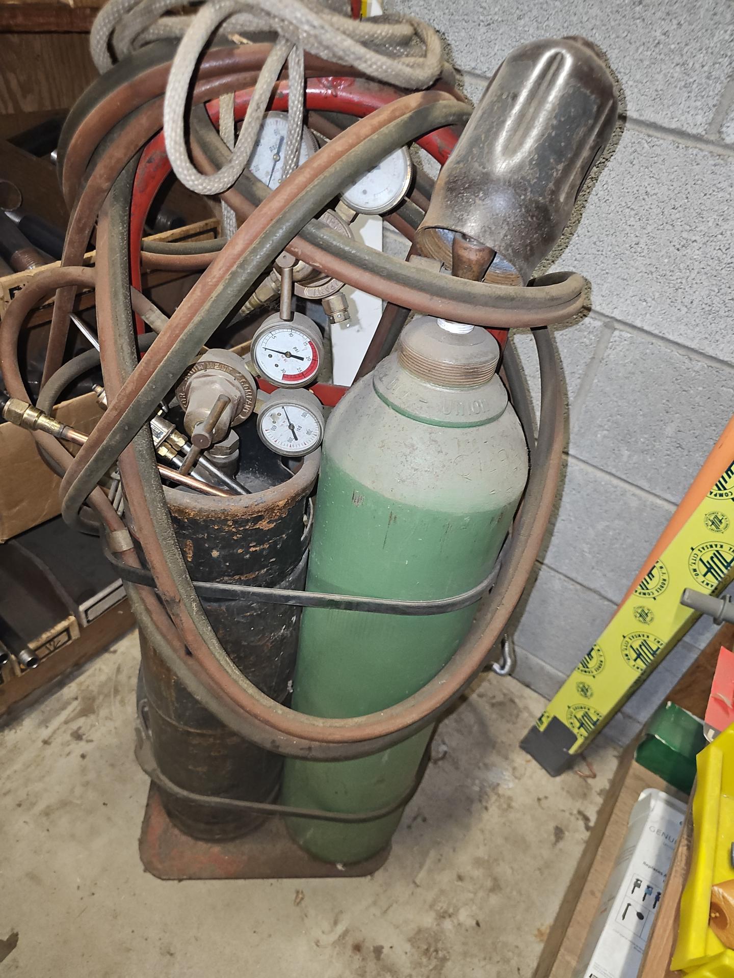 Portable acetylene tanks with torch